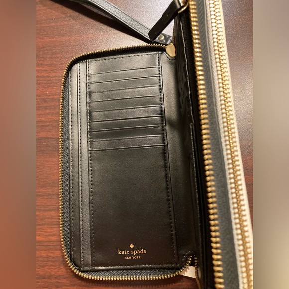 Kate Spade wristlet - Picture 4 of 4